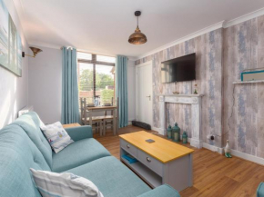 Pass the Keys Bright and Airy 1 bedroom apartment with parking